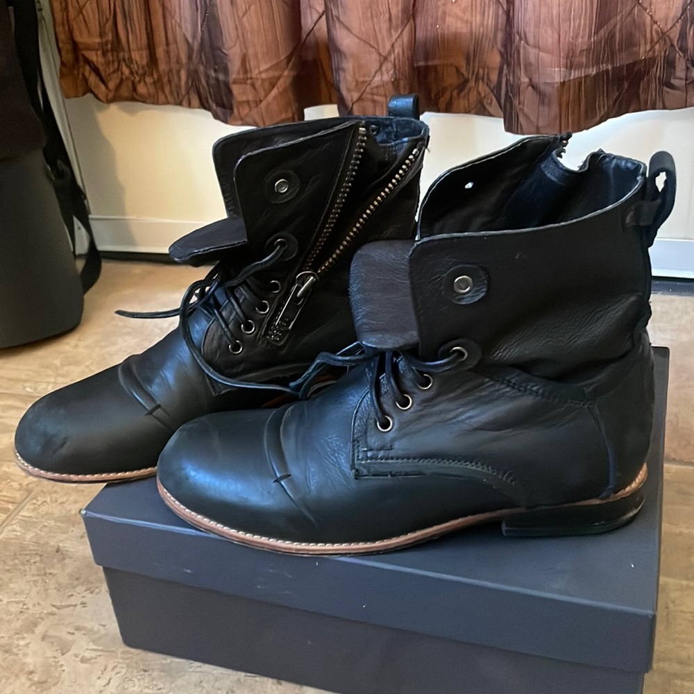 Pyre & Digm Men’s casual boots.